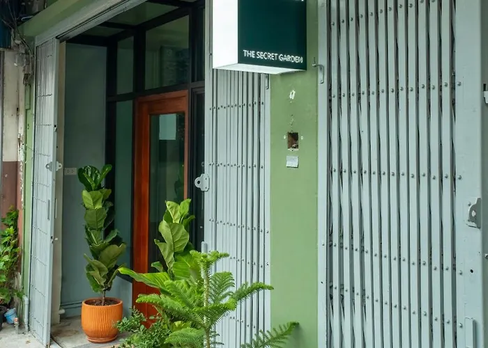 Hostel Baan Batra Heritage *