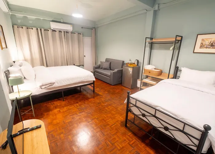 Hostel Baan Batra Heritage *