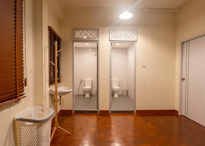 Hostel Baan Batra Heritage *