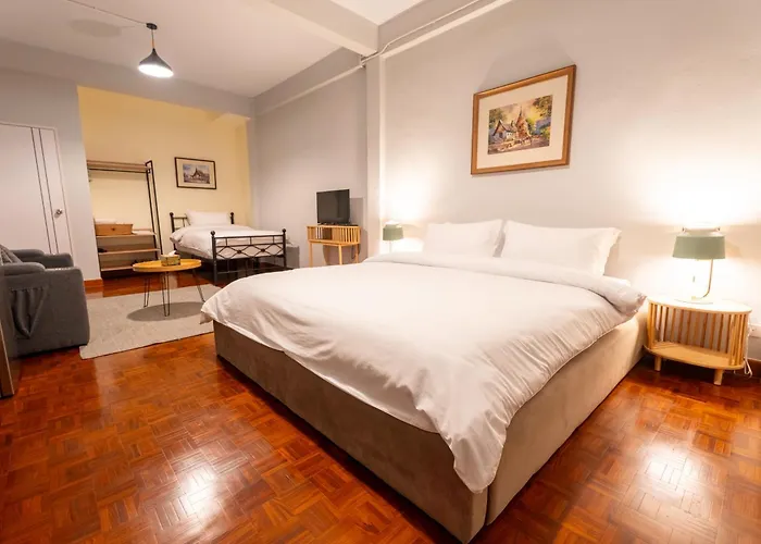 Baan Batra Heritage Hostel *